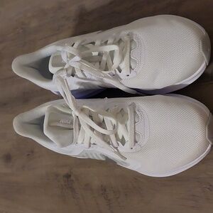 Brand new pair of Nike running shoes size 7.